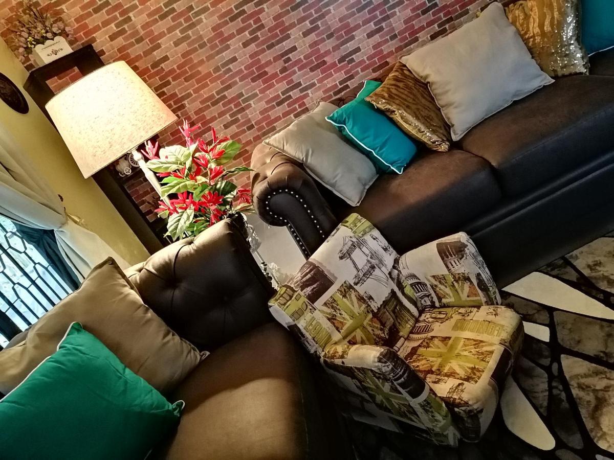 Basrie Villa "Mslim Only" - Mini Cinema , Private Pool , Wi-Fi , Netflix ムアル エクステリア 写真